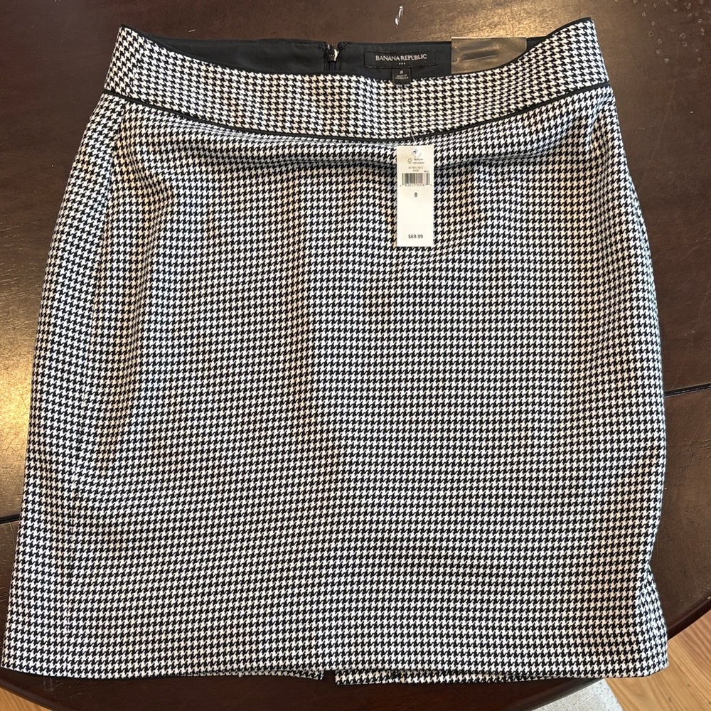 Banana Republic Black and White Houndstooth Pencil Skirt